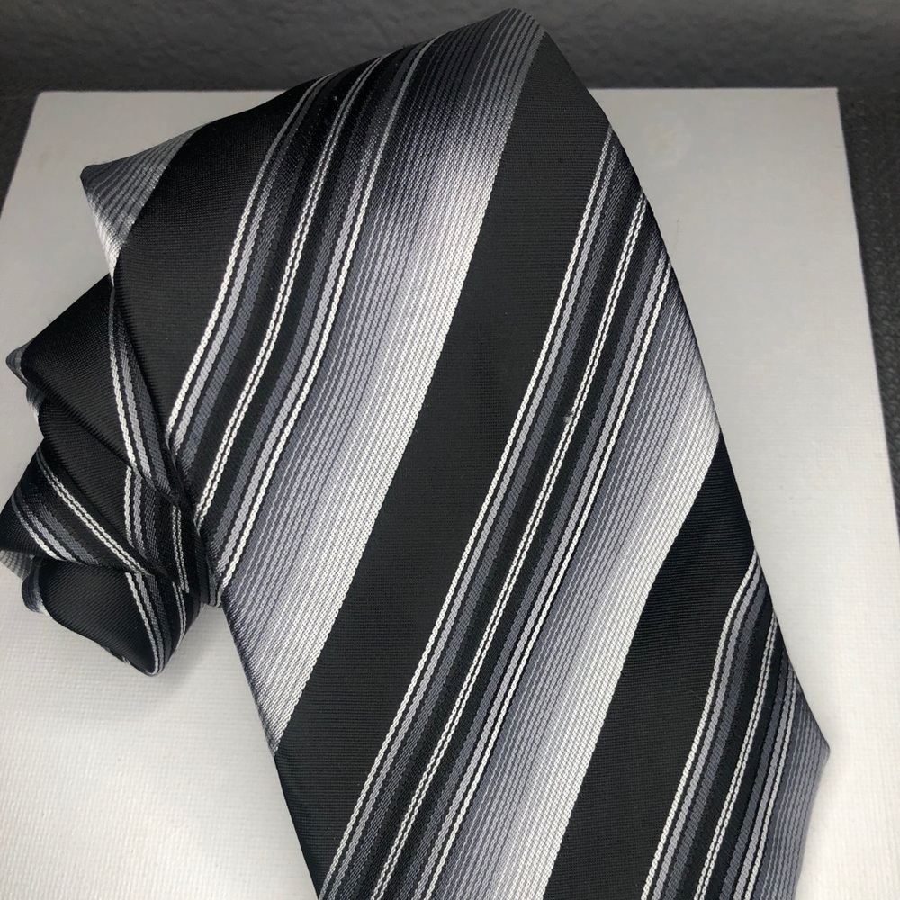 Tie - Picture 3 of 4